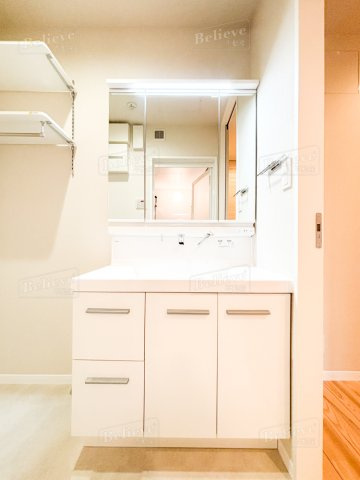 シャーメゾンレジデンス夜明の洗面所|綺麗で明るい洗面所です☆