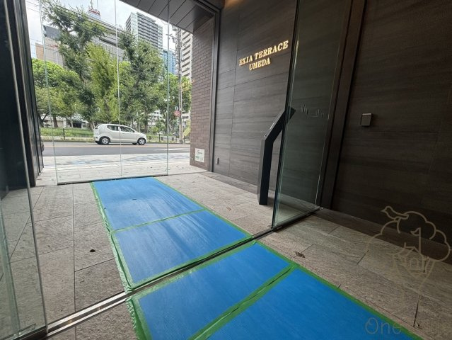 エクシアテラス梅田のエントランス