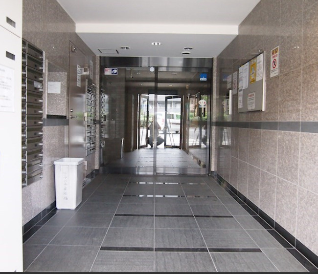 ルーブル千歳船橋のエントランス