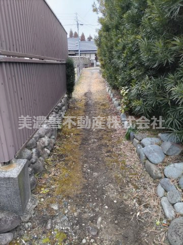 ６４８２０　加茂郡川辺町西栃井土地の周辺