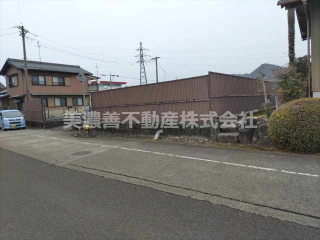 ６４８２０　加茂郡川辺町西栃井土地の外観