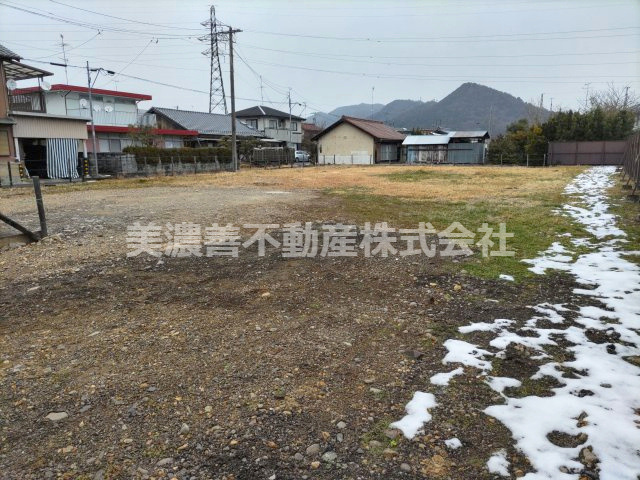 ６４８２０　加茂郡川辺町西栃井土地の外観