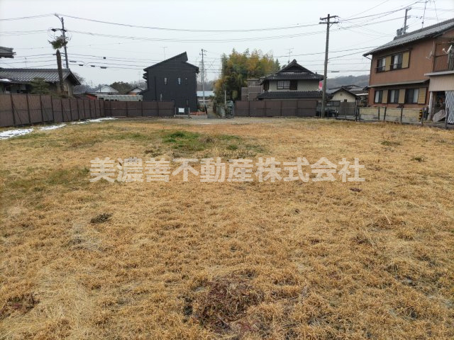 ６４８２０　加茂郡川辺町西栃井土地の外観