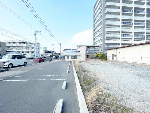郡山市麓山一丁目　事務所用地の前面道路含む現地写真
