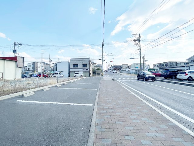 郡山市麓山一丁目　事務所用地の前面道路含む現地写真