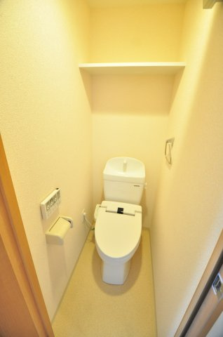 大阪市都島区中野町２丁目の賃貸マンションのトイレ