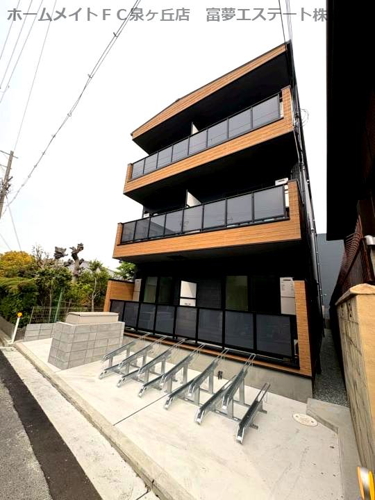 D porta nova(諏訪森)の外観