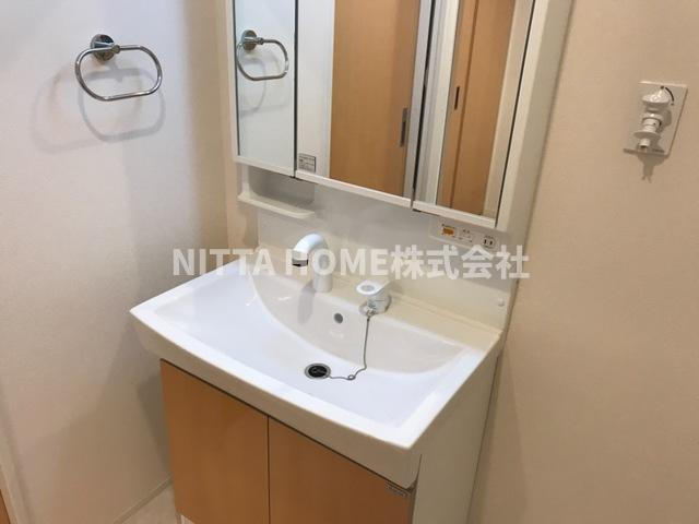 サクラＧ・ＭハイツⅢの洗面所|清潔感のあるシャワー付き洗面台( ^^) 