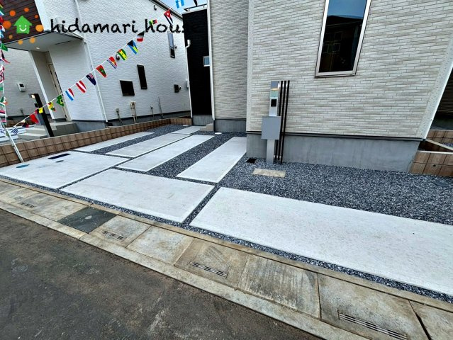 上尾市瓦葺13期　新築戸建　グラファーレ06の駐車場