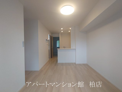 【居間・リビング】 | ガーデナーズ　サン | こちらのリビングで趣味の時間をお楽しみください