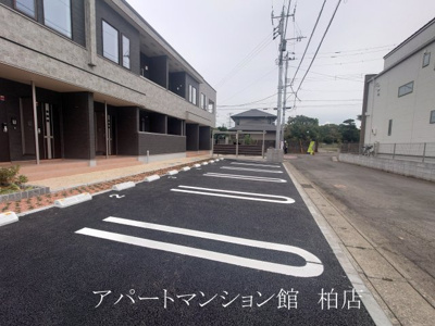 【駐車場】 | ガーデナーズ　サン | 駐車場があるので、車を買う予定の方も安心です