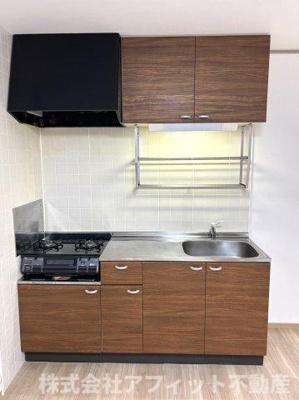 【キッチン】 | ハイカムール髙橋B棟 | 吊戸棚付き