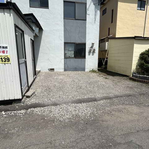 新川ハイツの駐車場