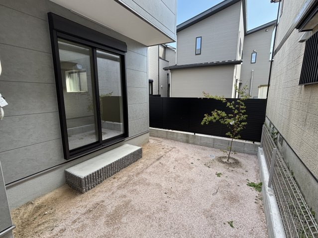 住吉２丁目の新築一戸建て２号棟の庭