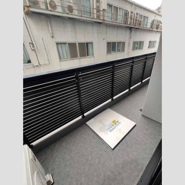 S-RESIDENCE小阪　azureのバルコニー