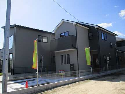 住吉２丁目の新築一戸建ての前面道路含む現地写真