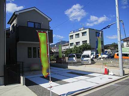 住吉２丁目の新築一戸建ての前面道路含む現地写真