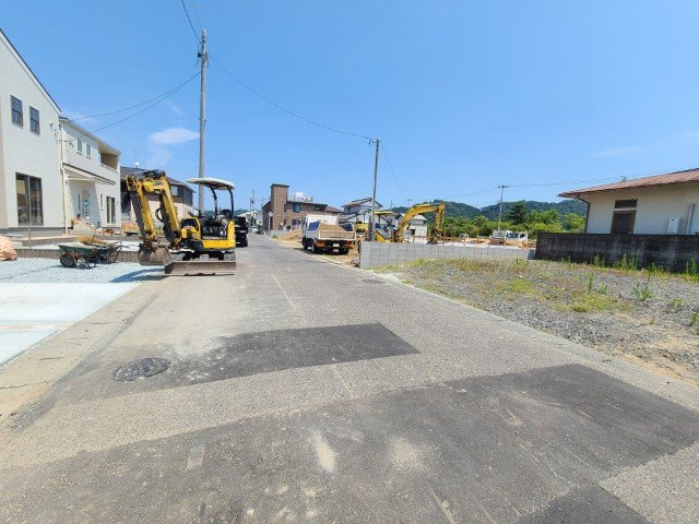 【新築戸建】　いわき市平愛谷町4丁目第1　全7棟の前面道路含む現地写真|南側6.1ｍ公道