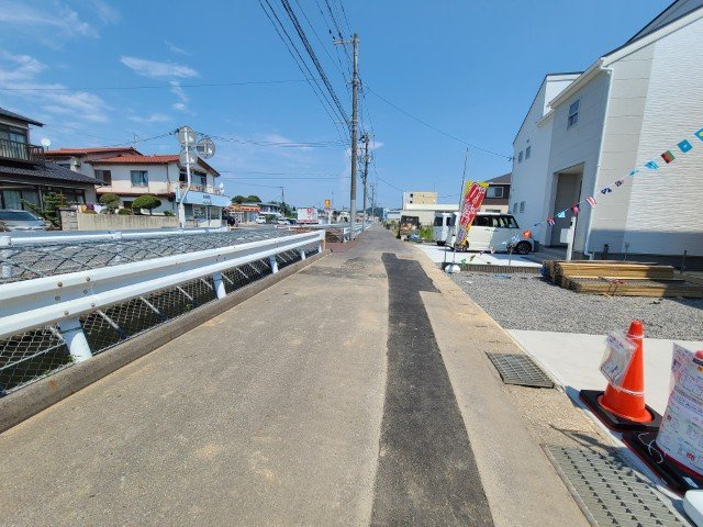 【新築戸建】　いわき市平愛谷町4丁目第1　全7棟の前面道路含む現地写真|西側4.0ｍ公道