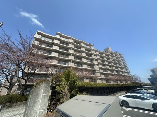ロイヤルシャトー泉中央ヒルズの外観