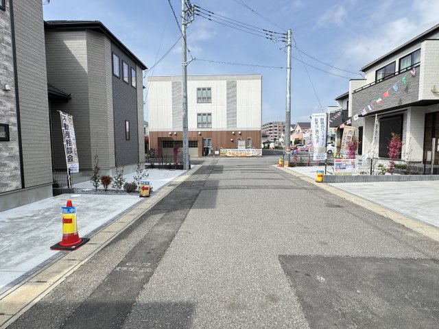 松戸市五香２丁目新築戸建（五香39・40期）の前面道路含む現地写真|中央開発道路・幅員約6ｍ