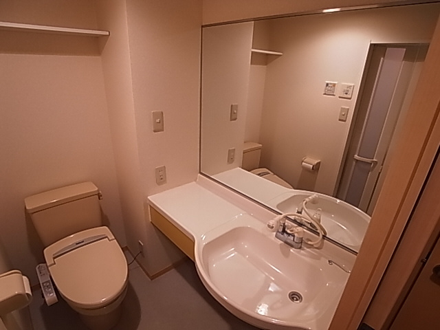 神戸市北区谷上西町のアパートの洗面所|シャンプードレッサー・ウォッシュレット付トイレ