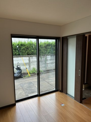 【居間・リビング】 | 国立駅徒歩4分/新築戸建て/書斎付き 2SLDK