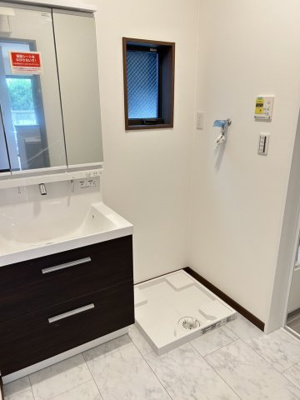 【洗面所】 | 国立駅徒歩4分/新築戸建て/書斎付き 2SLDK