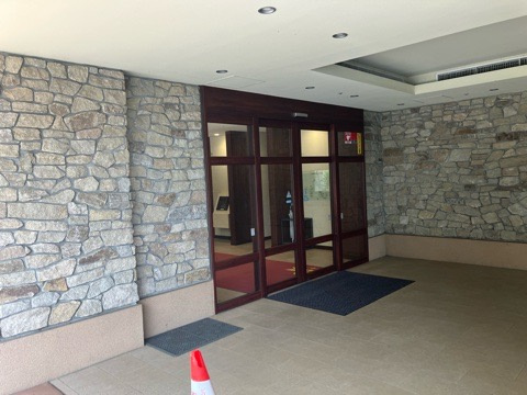 ダイヤモンドライフ森の里ヒルズのエントランス