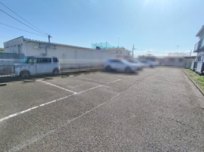 【駐車場】 | イーストヒルズ | 駐車場があるので、車を買う予定の方も安心です