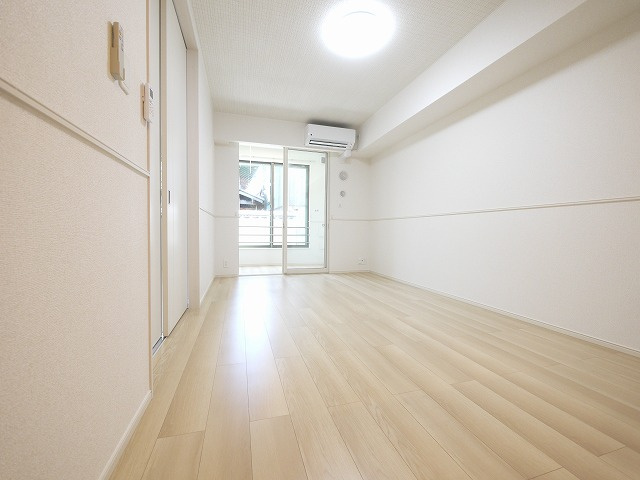 グランメゾンＴの居間・リビング|こちらのリビングで趣味の時間をお楽しみください