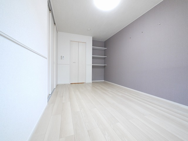 グランメゾンＴの寝室|広くて明るい寝室