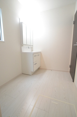 【洗面所】 | 綾瀬市綾西５丁目 新築戸建て 全1棟【仲介手数料無料】