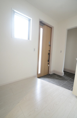 【玄関】 | 綾瀬市綾西５丁目 新築戸建て 全1棟【仲介手数料無料】