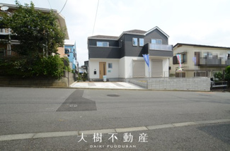 【前面道路含む現地写真】
