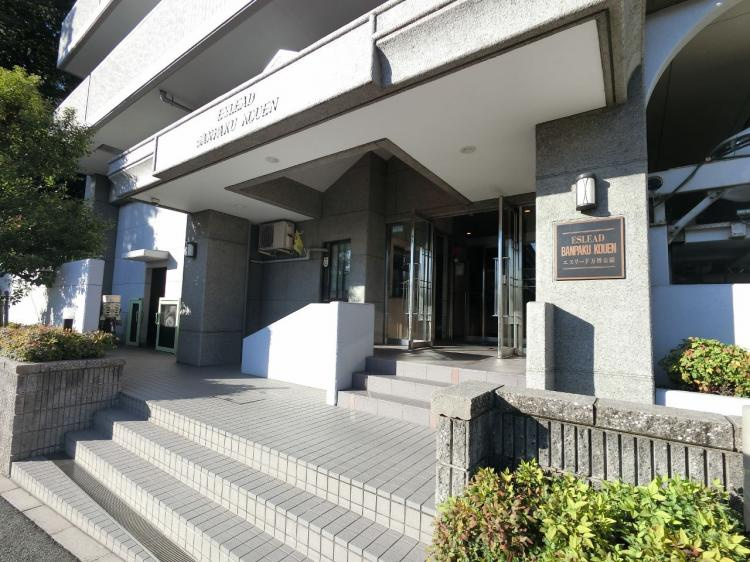 エスリード万博公園のエントランス