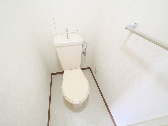 サンプラザ南京終のトイレ|コンパクトで使いやすいトイレです
