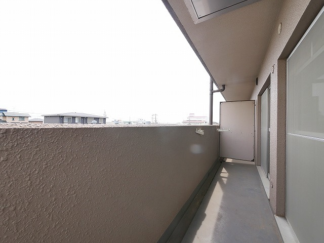 サンプラザ南京終のバルコニー|暖かな日差しのふりそそぐバルコニー