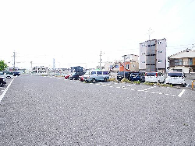 サンプラザ南京終の駐車場