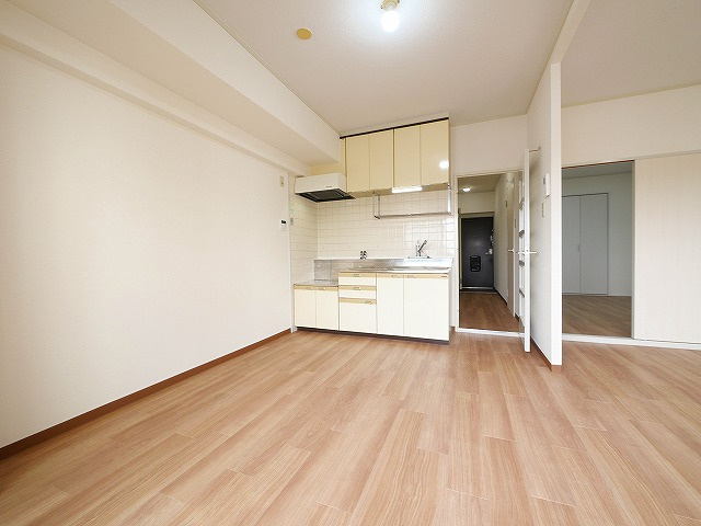 サンプラザ南京終の居間・リビング|使いやすいリビングです