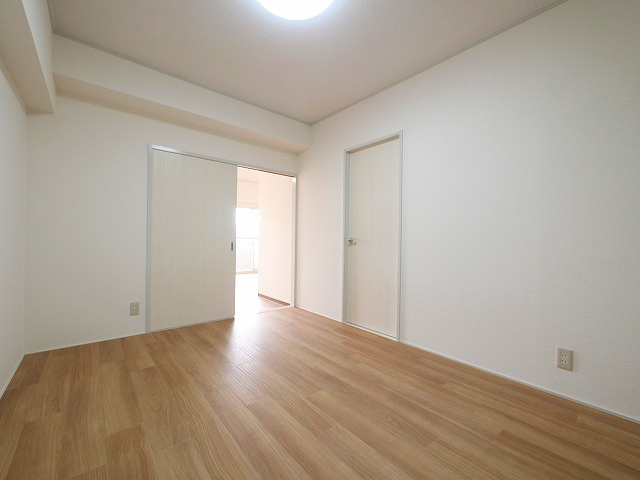 サンプラザ南京終の内装