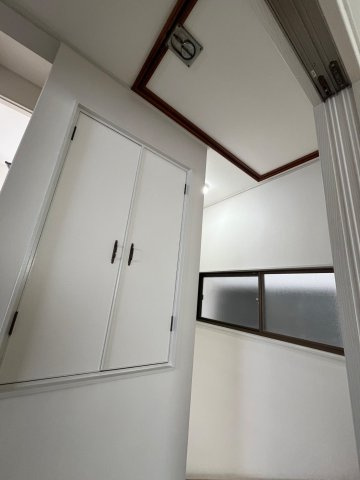 堺市中区深井中町リノベーション戸建て４ＬＤＫの収納|二階廊下に収納あり