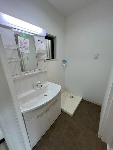 堺市中区深井中町リノベーション戸建て４ＬＤＫの独立洗面台