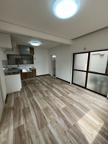 堺市中区深井中町リノベーション戸建て４ＬＤＫの居間・リビング|一階LDK