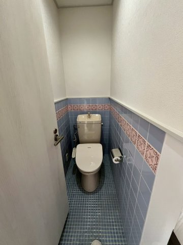 堺市中区深井中町リノベーション戸建て４ＬＤＫのトイレ|温水洗浄便座付き