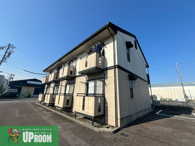 小牧市大字西之島のアパートの外観