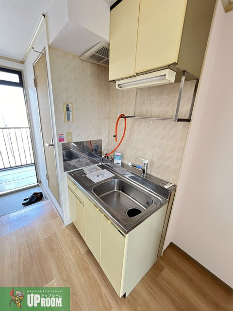 小牧市大字西之島のアパートのキッチン