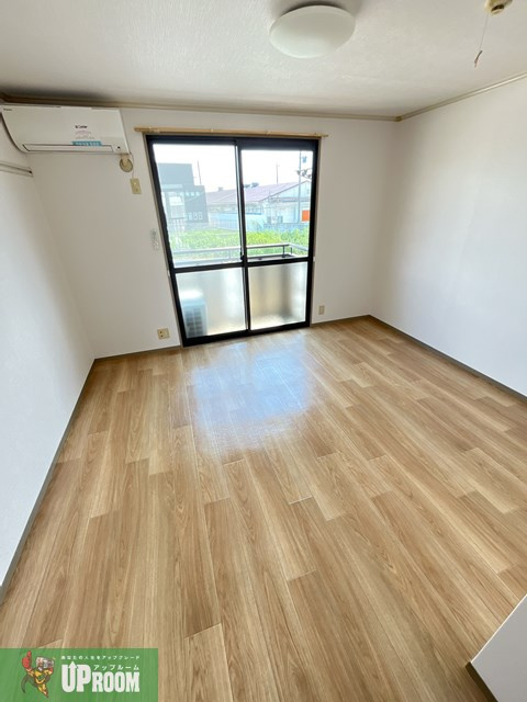 小牧市大字西之島のアパートの居間・リビング