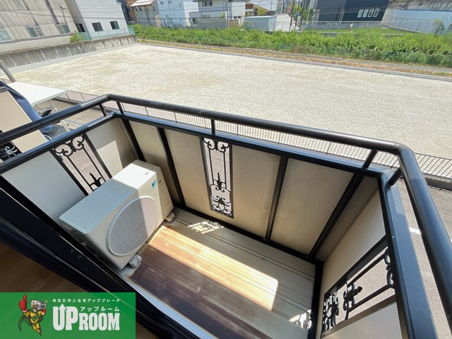 小牧市大字西之島のアパートのバルコニー