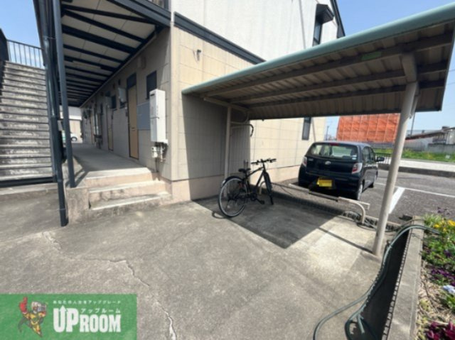 小牧市大字西之島のアパートの駐車場